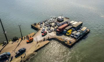 Travessia de ferry-boat de Guaratuba tem nova restrição para veículos pesados até o fim de fevereiro; veja como fica