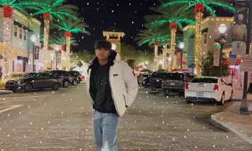 Yosh#, cantor paulista residente nos Estados Unidos, lança o single natalino 'Shining glow'