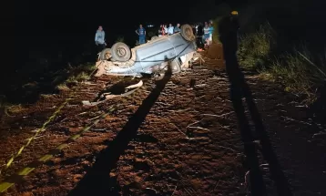 2 pessoas morrem e 4 ficam gravemente feridas após acidente envolvendo 3 carros no Paraná