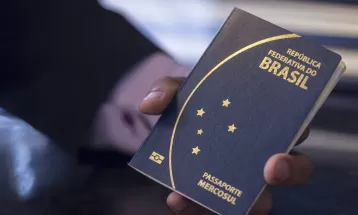 Fila para emissão de passaporte tem 10 mil pessoas no Paraná, diz PF
