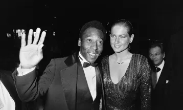 Xuxa, ex-namorada de Pelé, faz homenagem ao Rei do Futebol e se solidariza com filhos e viúva