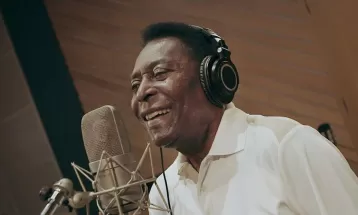 Gênio do futebol, Pelé fez jogadas no campo da música como cantor e compositor