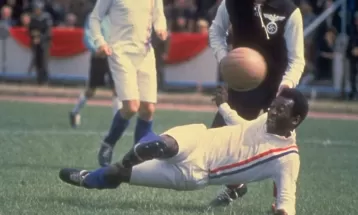 Filmes com Pelé: relembre participações do Rei do Futebol no cinema e na TV