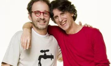 Kleiton & Kledir são tema de livro que mostra como a dupla pôs o pop gaúcho no mapa musical do Brasil