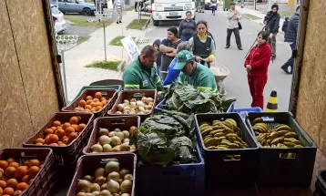 Troca de recicláveis por alimentos começa nesta terça (3) em Curitiba; veja cronograma de 2023