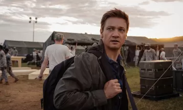 Jeremy Renner, ator que interpreta Gavião Arqueiro, se fere gravemente limpando neve