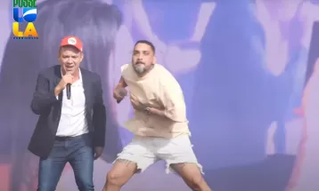 Juliano Maderada e Thiago Doidão cantam 'Tá na Hora do Jair já ir Embora' no festival da posse de Lula