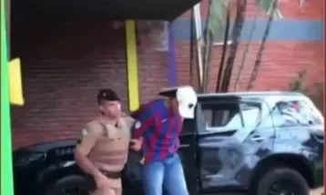 Homem furta viatura de dentro de batalhão da PM e tenta invadir rede de televisão no Paraná 