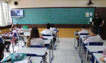 Matriculas de alunos para a rede pública do Paraná podem ser feitas pela internet; veja como