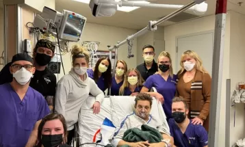 Jeremy Renner, ator de 'Gavião Arqueiro', posta foto comemorando aniversário em UTI