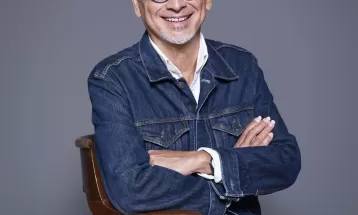 Zé Renato apresenta o álbum 'Quando a noite vem' com gravação refinada de sucesso de Moacyr Franco