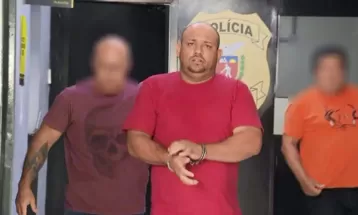 Motorista que percorreu mais de 140 km e bateu em 18 veículos no Paraná pede perdão e diz que uso de drogas é 'doença crônica no mundo do caminhoneiro' 
