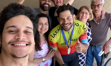 Neto pedala mais de mil quilômetros para visitar avó no Paraná: 'Me receberam com troféu e medalhinha' 