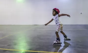 Aulas de patinação gratuitas no Mercado Municipal Capão Raso em Curitiba encerram na terça-feira (31); veja horários