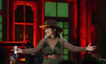 Simone Mendes enfatiza estilo sertanejo ao se lançar na carreira solo com o EP 'Cintilante'