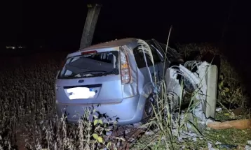 Motorista morre e passageiro fica ferido após carro capotar na PR-182