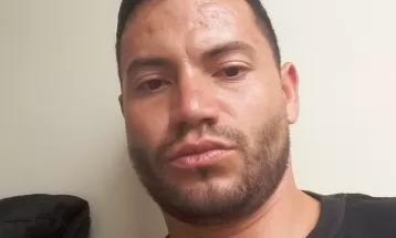 Homem mata o próprio irmão com golpe de faca em Contenda após discussão em família; suspeito fugiu, diz PM