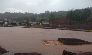 Chuva de mais de 90 milímetros em intervalo de 2 horas causa estragos em Francisco Beltrão; FOTOS
