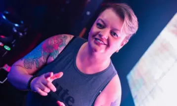 Empresa de trio elétrico de onde DJ caiu e morreu durante Parada da Diversidade em Curitiba mentiu altura do veículo para conseguir autorização, diz delegada
