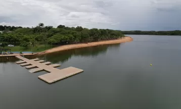 Adolescente morre afogado em prainha de Itaipulândia durante comemoração de aniversário ao pular na água para pegar bola, diz família