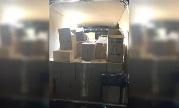 PRF apreende 1.000 garrafas de vinho estrangeiro sem nota dentro de furgão na BR-277, em Irati