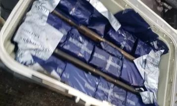 Paraguaio com cocaína em fundo falso de mala é preso no Aeroporto Internacional de Foz do Iguaçu