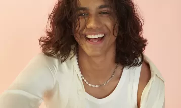Lucas Mamede ecoa brasilidades em álbum autoral feito sob direção musical de Alê Siqueira