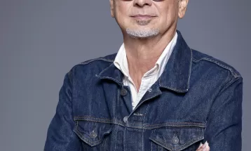 Zé Renato se inspira em Jards Macalé para cantar Adoniran Barbosa com a guitarra de Pedro Sá
