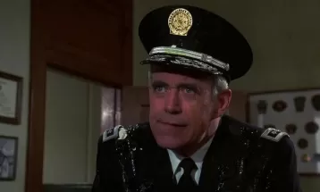 George R. Robertson, de 'Loucademia de Polícia', morre aos 89 anos