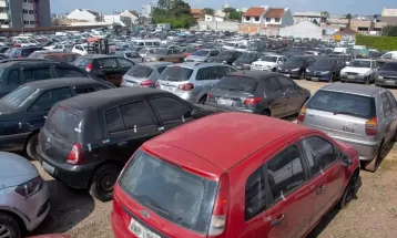 Setran de Curitiba faz leilão online com carros e motos a partir de R$ 900; entre veículos leiloados está uma BMW
