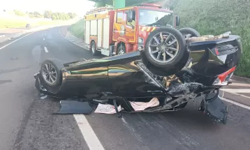 Duas jornalistas morrem em capotamento de carro, em Cascavel