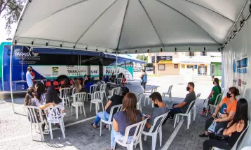 Apesar de vagas abertas para a indústria, 329 mil pessoas estão desempregadas no Paraná; especialistas analisam