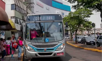 Trabalhadores do transporte público de Apucarana terminam greve após 4 dias, diz sindicato 