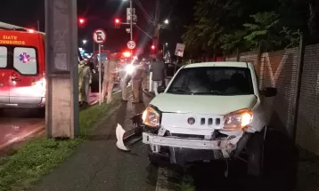 Duas mulheres ficam feridas após serem atropeladas na calçada em Curitiba