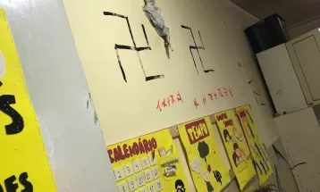 Vândalos invadem creche e desenham símbolos nazistas nas paredes, diz PM