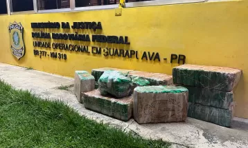 Suspeito de tráfico foge da PRF por 6 km e abandona carro carregado com 221 kg de maconha na BR-277