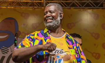 Péricles rebobina hits do axé, marcha gravada por Gal Costa e sucessos de Jota Quest e Wando em EP folião