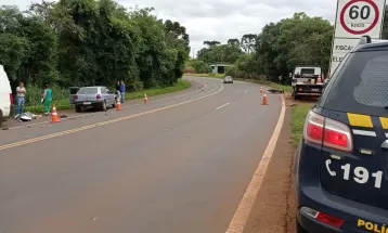 Idoso morre ao bater moto contra carro na BR-277, em Cantagalo