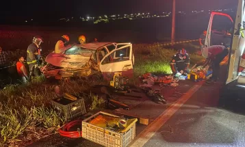 Batida frontal entre carro e caminhão mata 3 pessoas; entre as vitimas uma bebê de 1 ano
