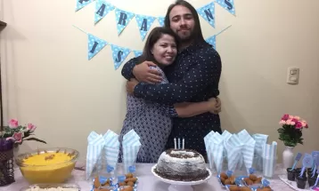 Mãe de estudante brasileiro desaparecido no Paraguai fala sobre primeiro aniversário do filho desde sumiço: 'Não tenho coragem para desistir'