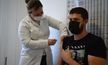 Guarapuava suspende vacinação contra Covid para adolescentes e adultos após vencimento de doses