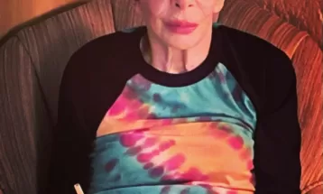 Rita Lee é internada no Hospital Albert Einstein, em SP