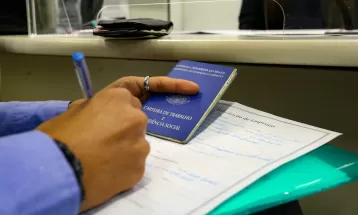 Agência do Trabalhador oferece 12,7 mil vagas de emprego no Paraná; veja lista 
