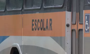 Jovem tem convulsão, cai e morre atropelada por ônibus escolar em Rio Branco do Sul, diz Defesa Civil