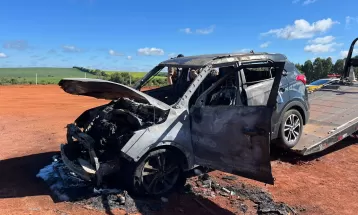 Corpo é encontrado carbonizado dentro de carro incendiado em Guarapuava