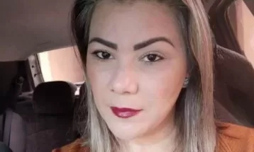 Suspeito da morte de mulher que foi amarrada ao lado de carro pegando fogo é indiciado por feminicídio, diz Polícia Civil