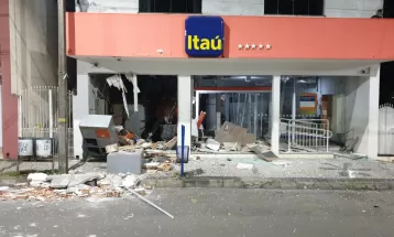 Criminosos explodem agência bancária no Paraná; outras 2 também são alvo de grupo