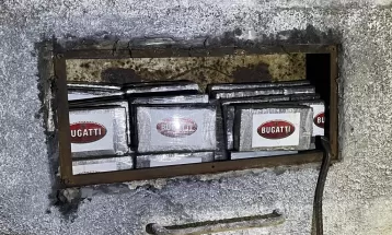 Polícia Federal apreende mais de 250 quilos de cocaína em fundo falso de caminhão em Maringá