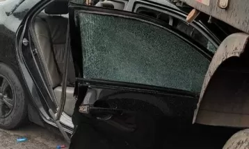 Carro vai parar embaixo de caminhão após batida na PR-182, em Diamante do Norte; motorista morreu no local, diz PRE