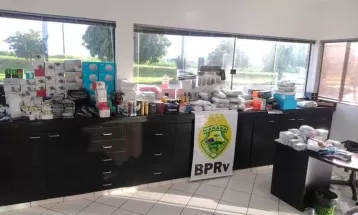 Polícia apreende diversos produtos contrabandeados durante abordagem na PR-323 em Umuarama